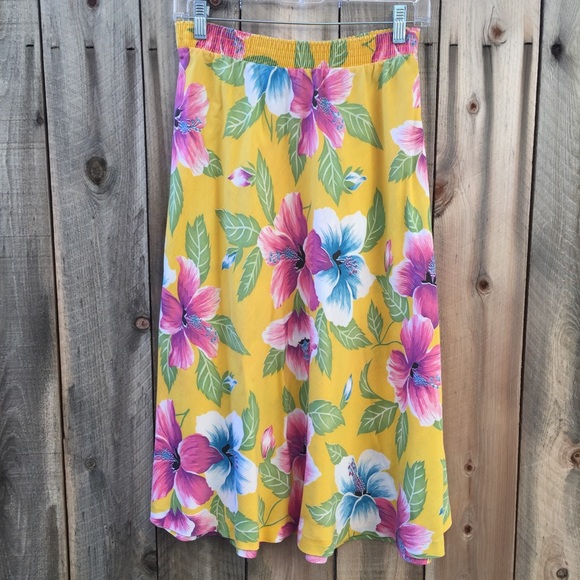 Vintage Dresses & Skirts - Hawaiian Flower Skit 🌺